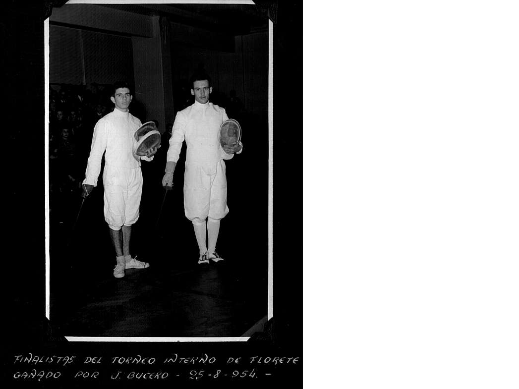 Finalistas de un torneo interno de florete, 25 de agosto de 1954.