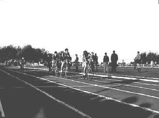 Prueba de ciclismo en la pista deportiva.