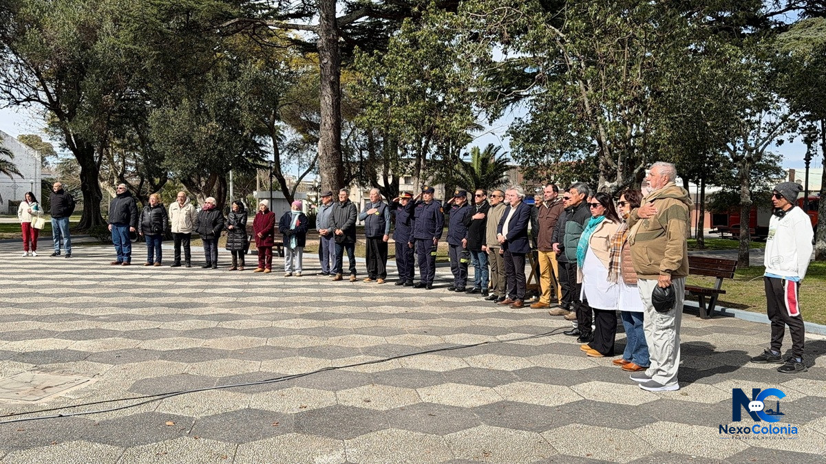 Juan Lacaze conmemoró los 201 años de la Declaratoria de la Independencia — fotografía 2 de 4
